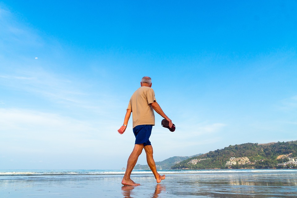 Benefits of walking including better mood, heart strength and calorie burn