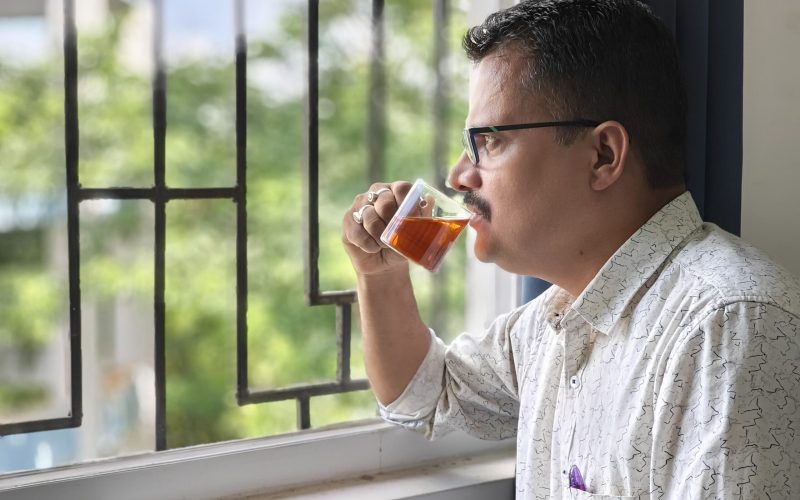 person drinking red tea for brain health